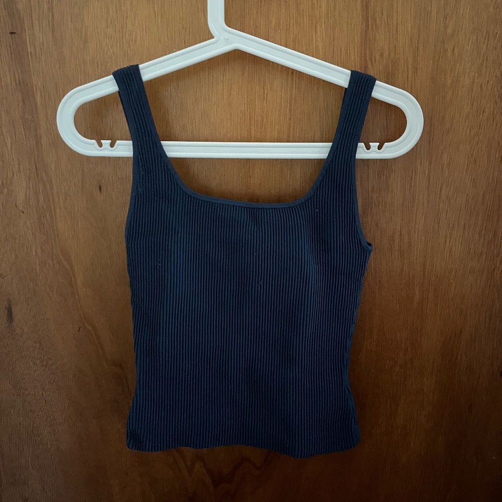 Aritzia Babaton sculpt knit tank